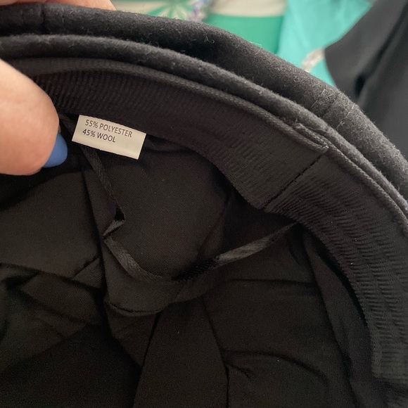 Felt black cap with rhinestone - Picture 2 of 3